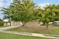 5812 NW 20th St - Photo 3 of 20