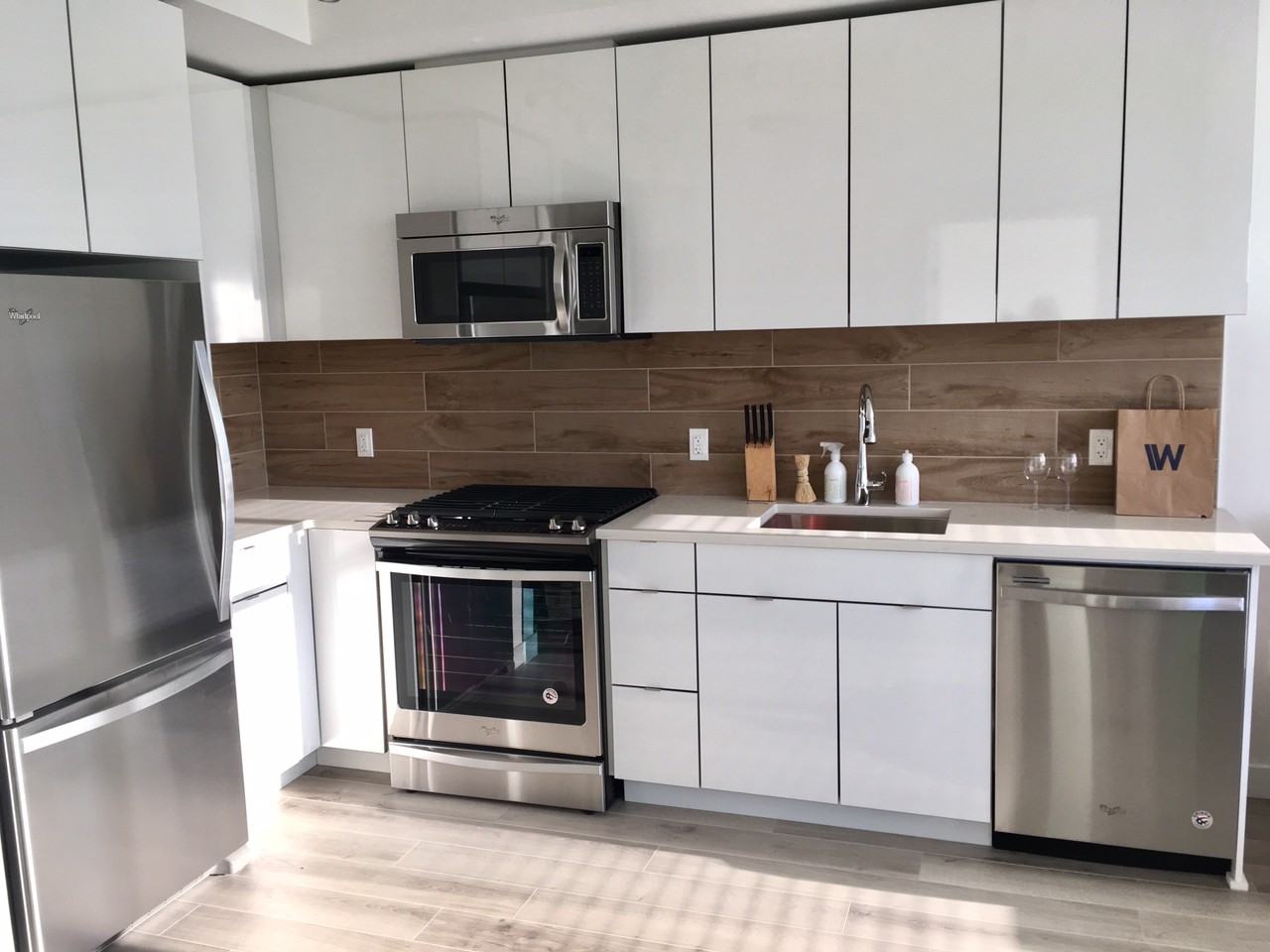 200 Nelson's Crescent - Photo 3 of 13