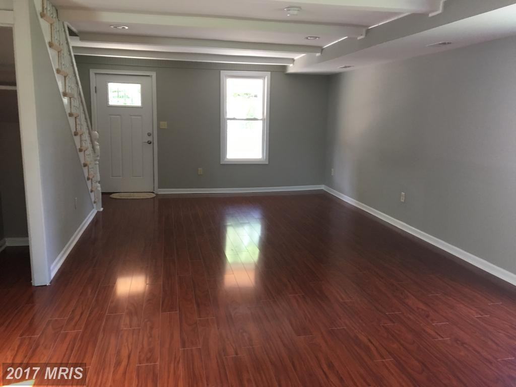 713 Travers St - Photo 3 of 16