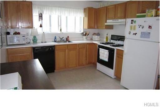 104 Arlington Ct - Photo 3 of 15