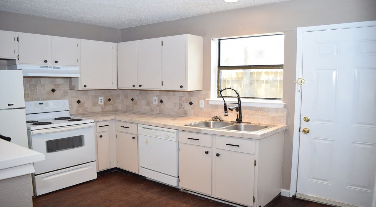 219 Shrum Ct - Photo 3 of 15