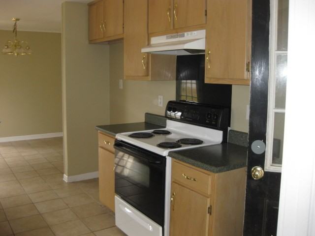 100 Oak St - Photo 3 of 10