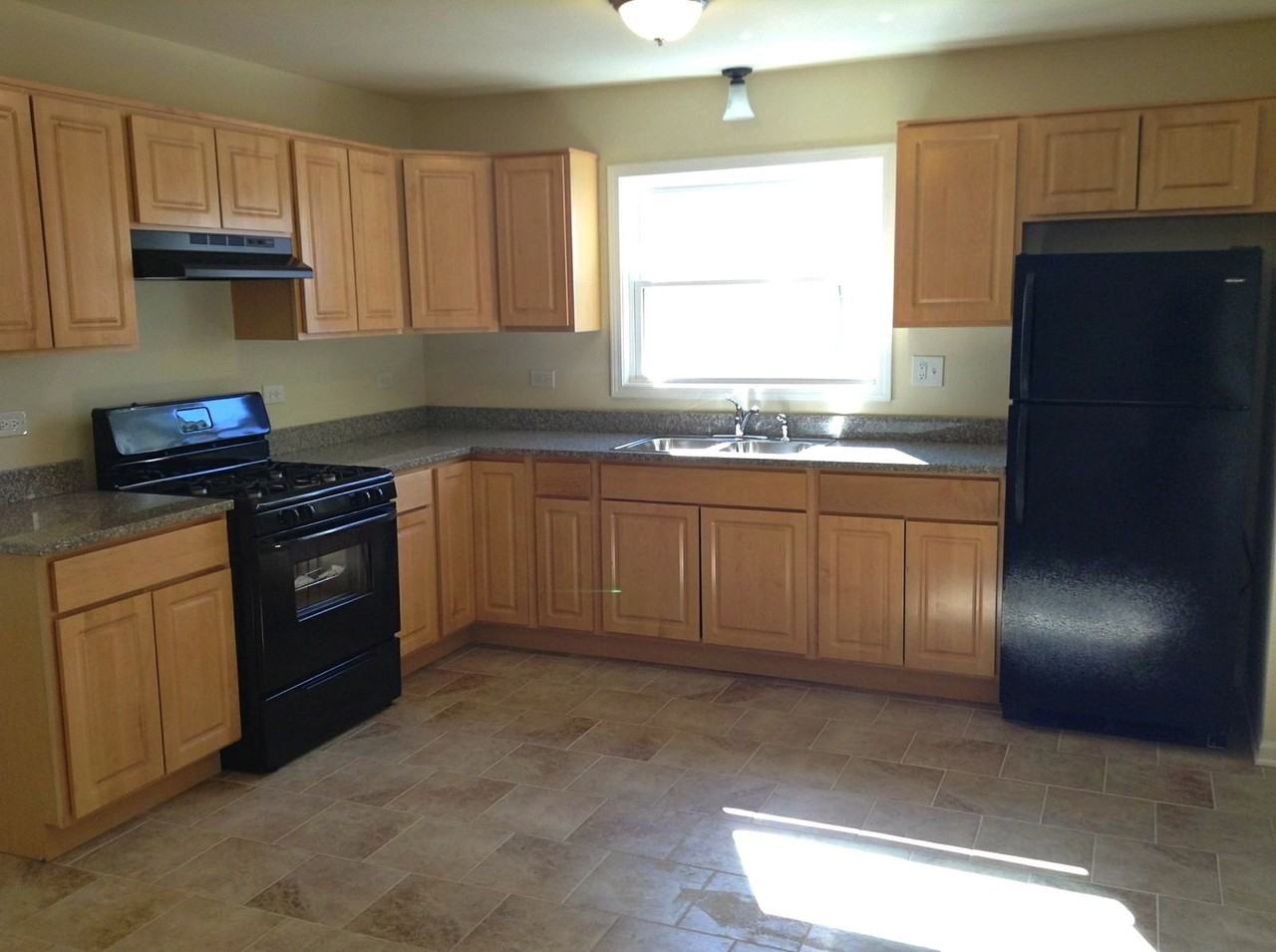 17479 Eastgate Dr - Photo 2 of 15