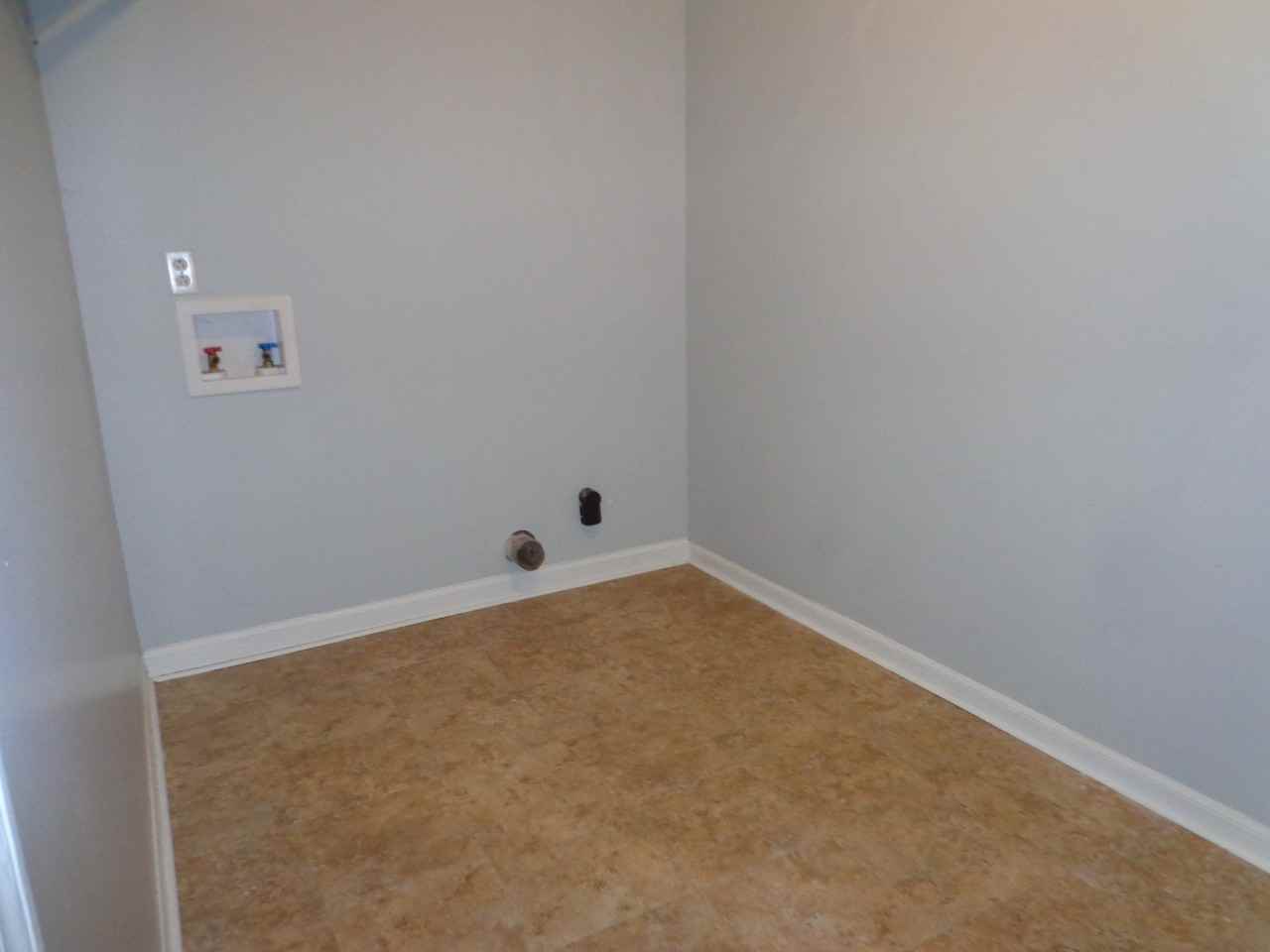 171 Grove St - Photo 3 of 11