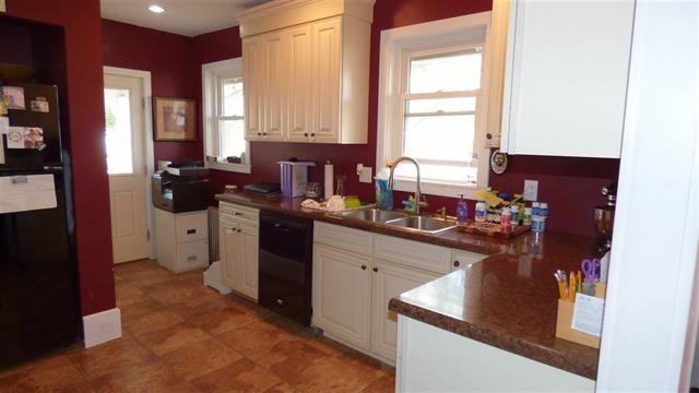 451 Buffalo Ave - Photo 2 of 8