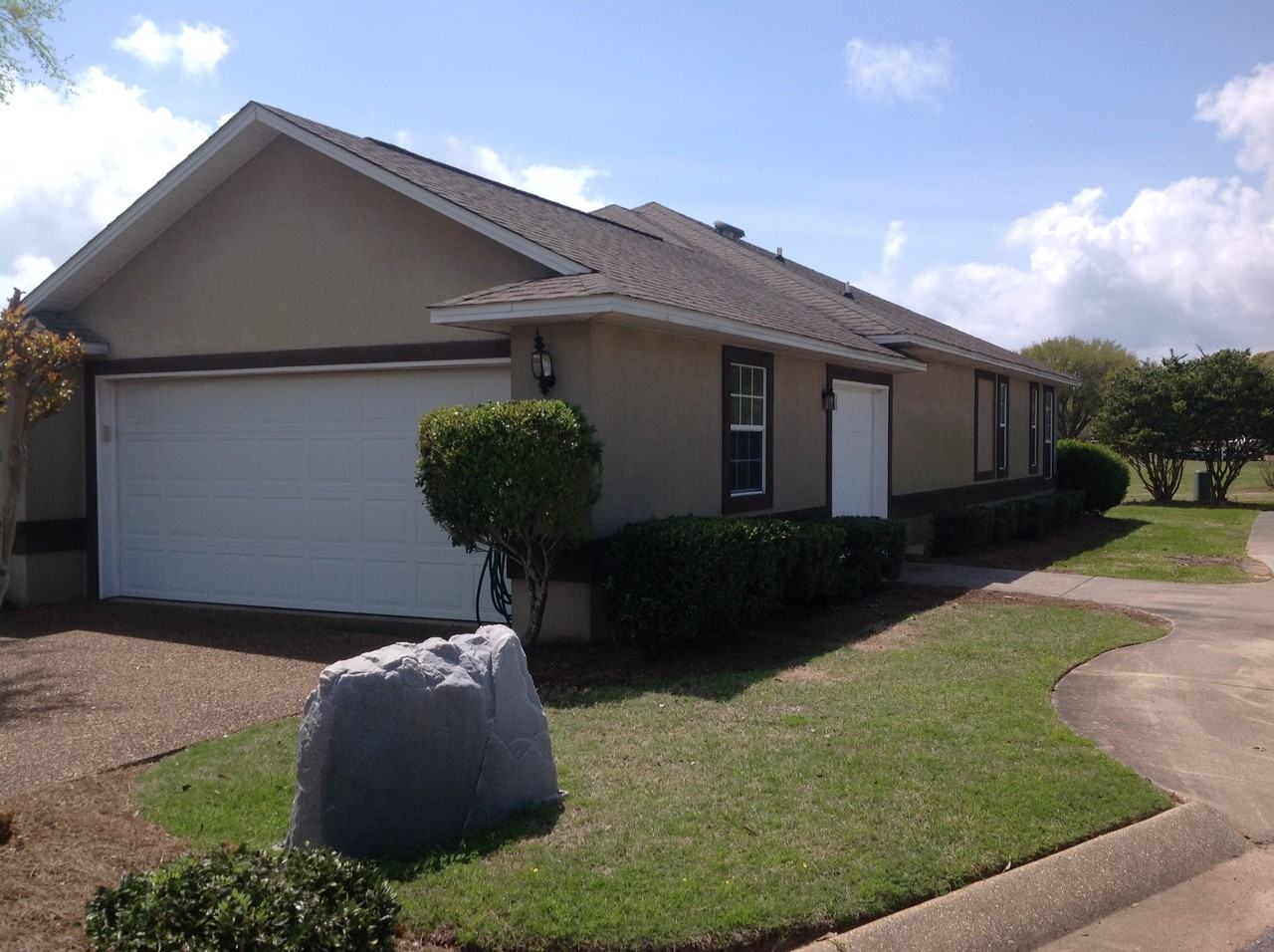 3201 Kingsmill Dr - Photo 2 of 37