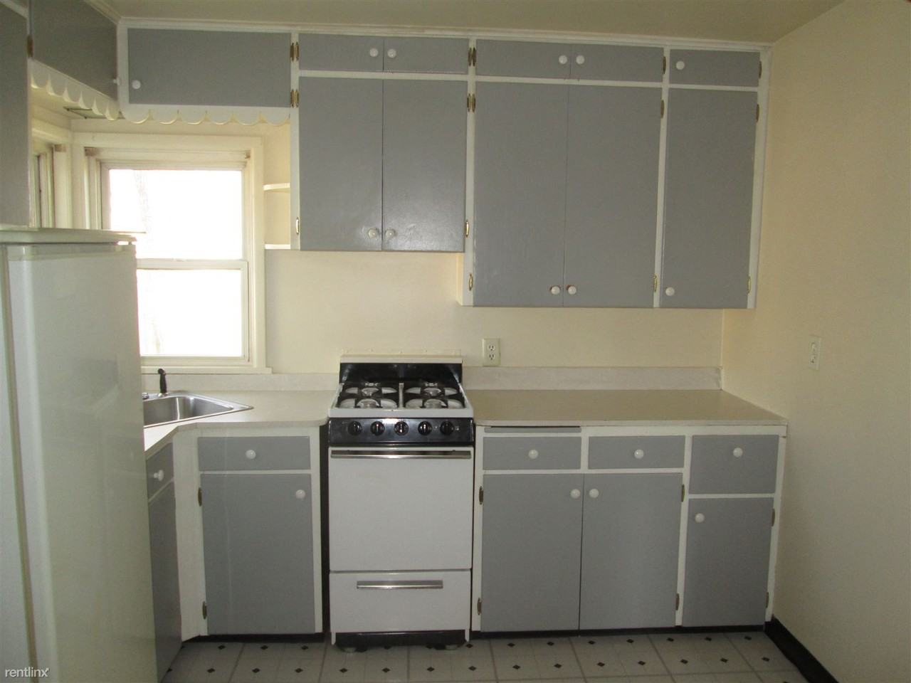 315 4th St NE - Photo 3 of 17