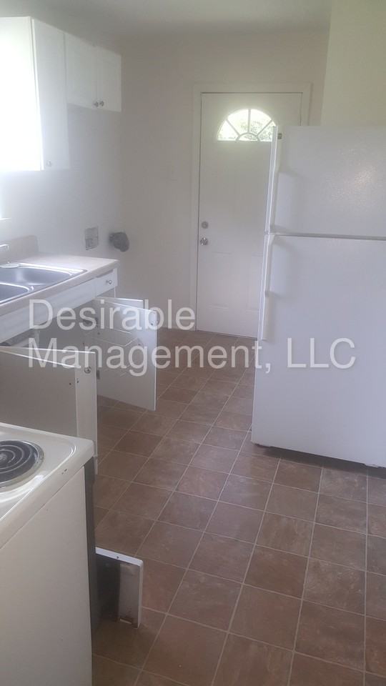 1117 21st St - Photo 3 of 7