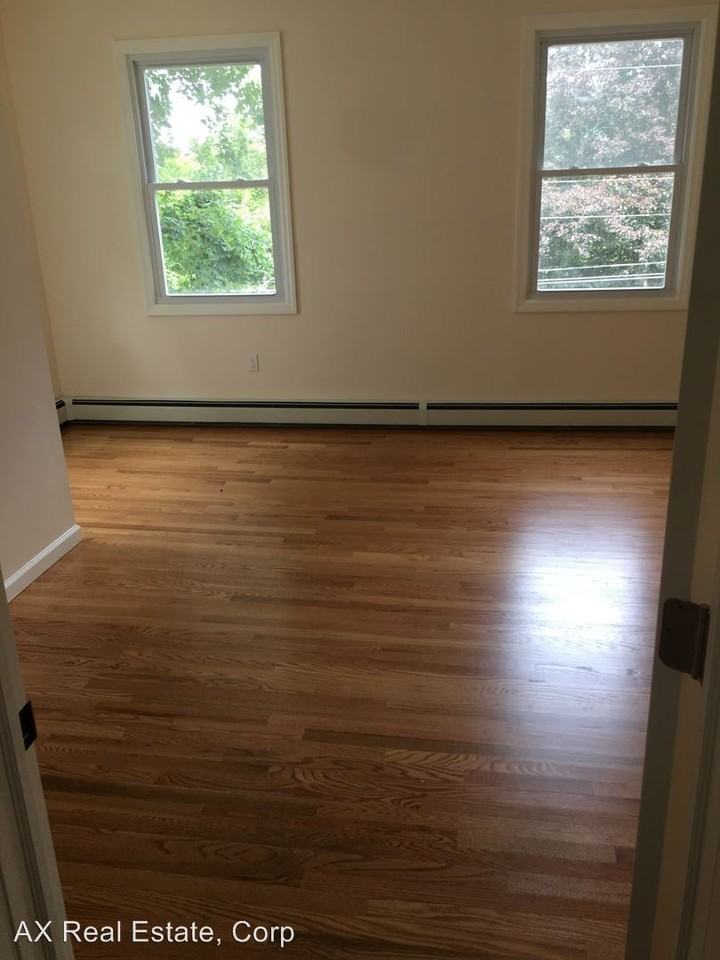 413 S Division St - Photo 2 of 13