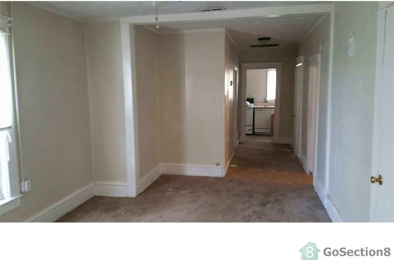 734 33rd St - Photo 2 of 2