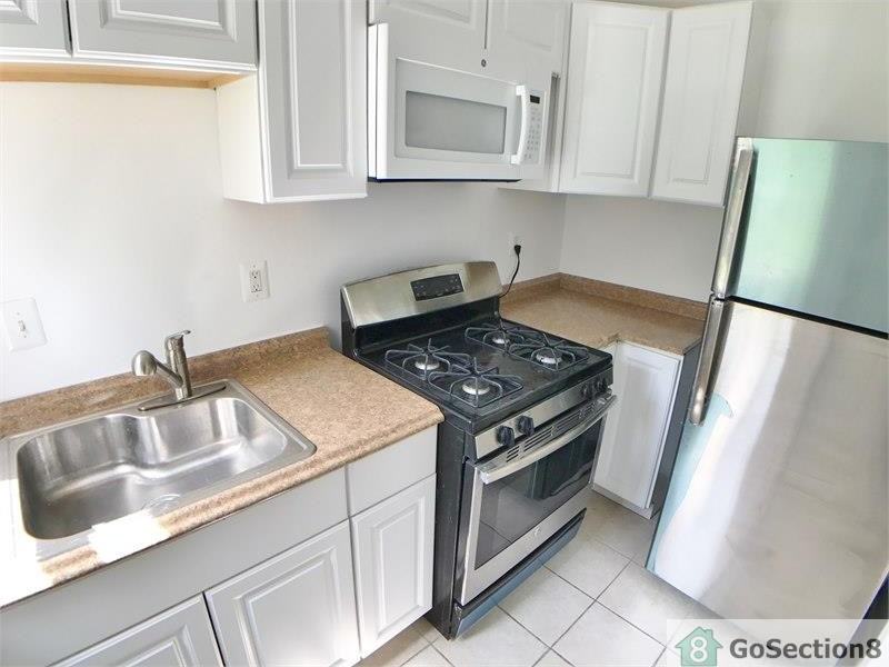 1013 Beaumont Ave - Photo 2 of 15