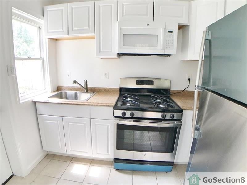 1013 Beaumont Ave - Photo 3 of 15