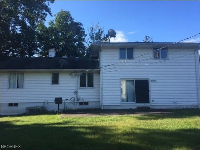 5455 Meadow Wood Blvd - Photo 2 of 11