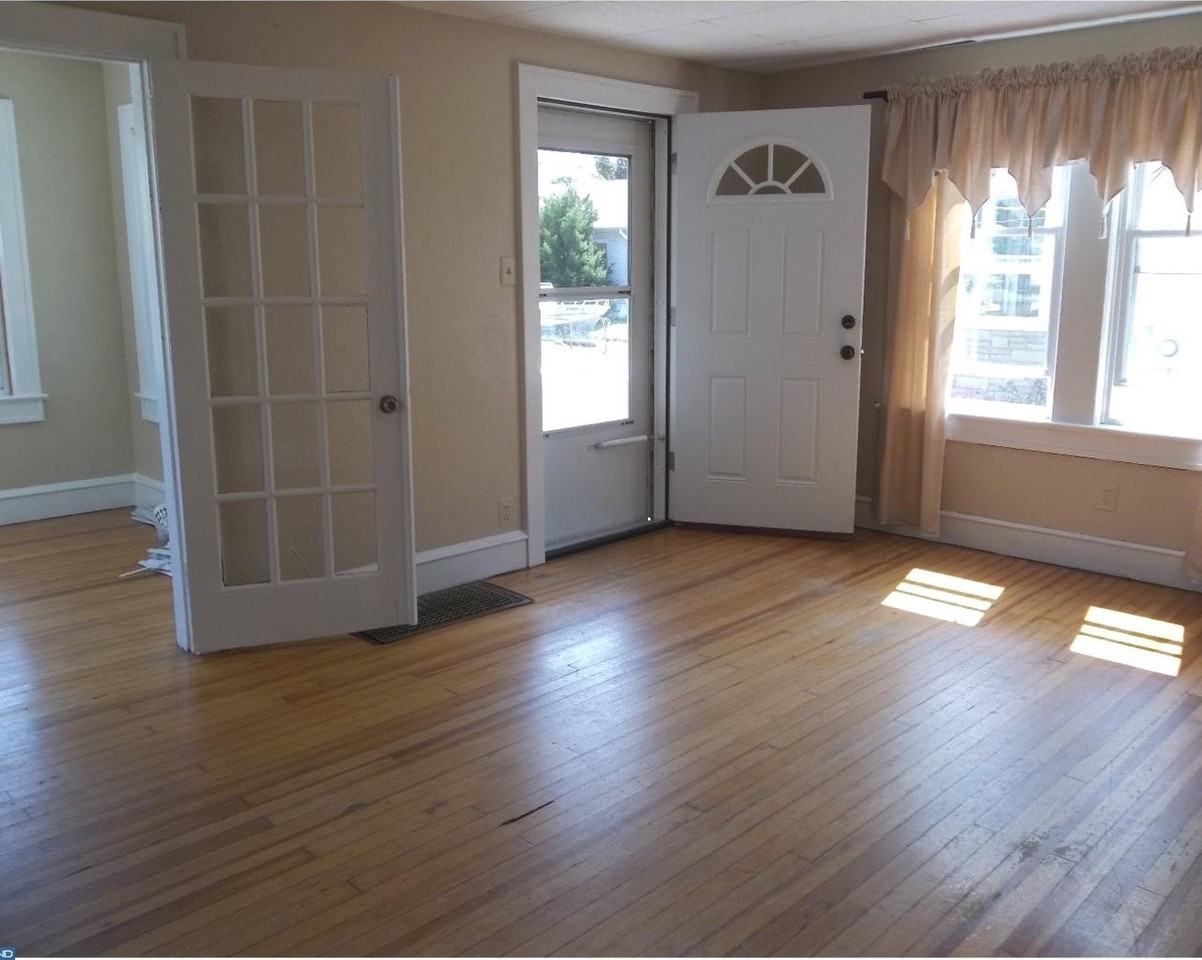 49 N Poplar St - Photo 2 of 12