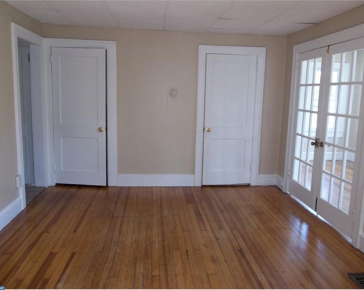 49 N Poplar St - Photo 3 of 12