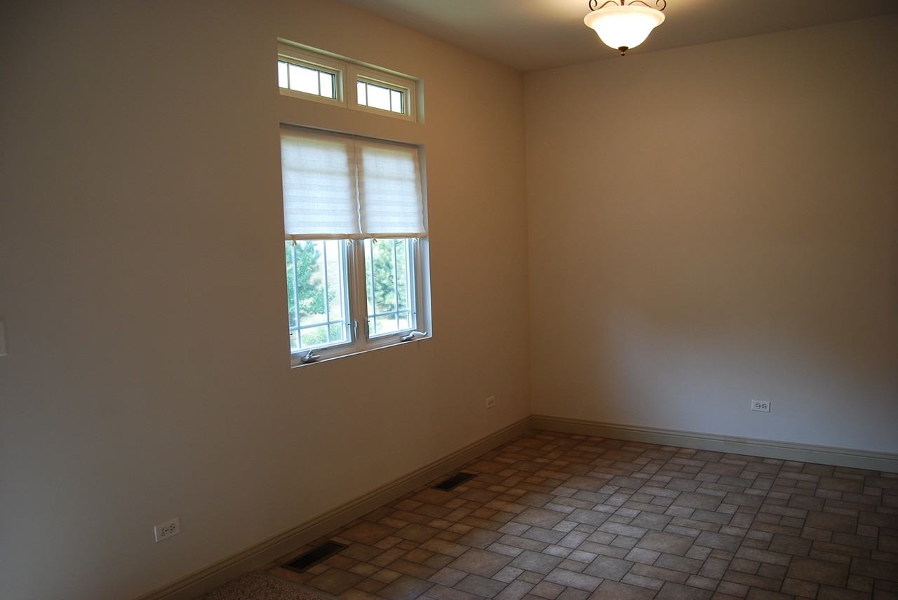 1506 Mollie Dr - Photo 3 of 18