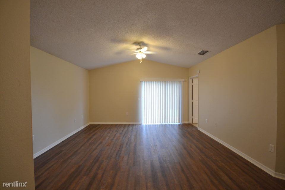 633 Chilt Dr - Photo 2 of 10