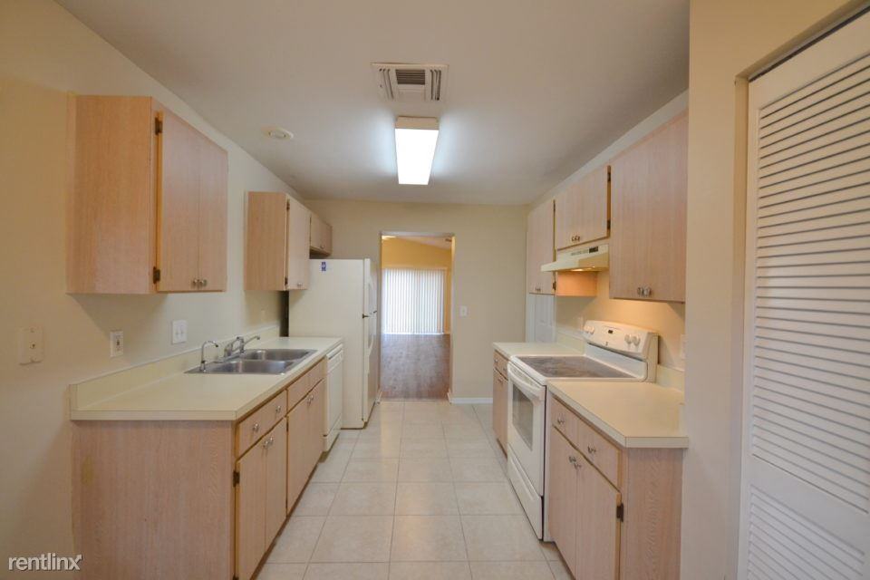 633 Chilt Dr - Photo 3 of 10