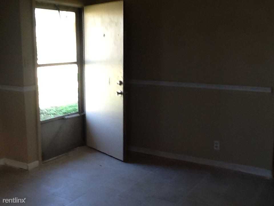 1411 Deville St - Photo 2 of 13