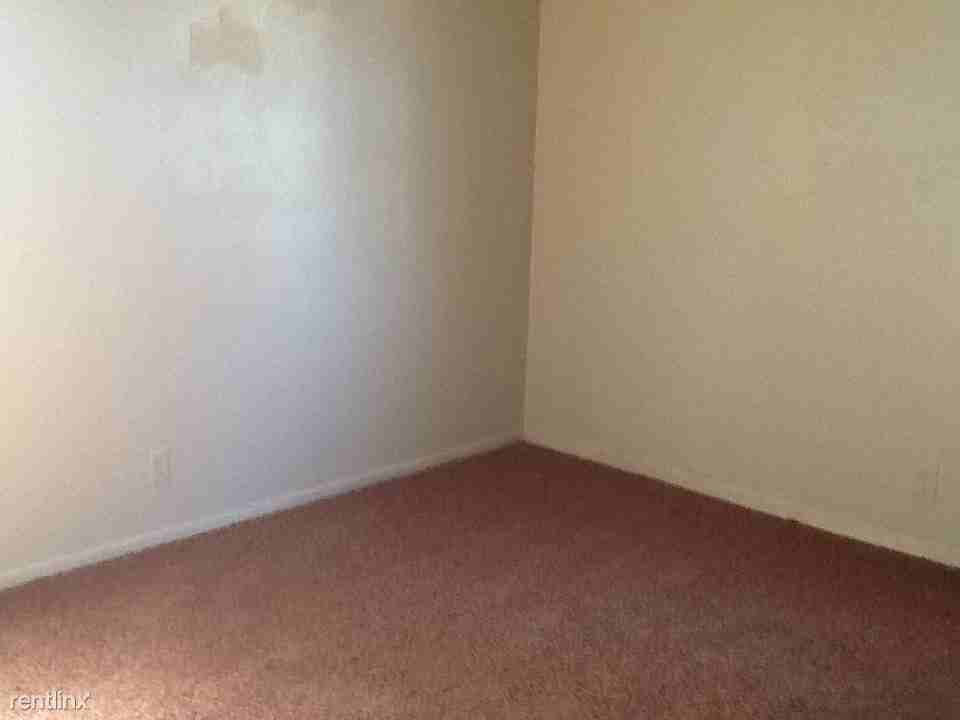 1411 Deville St - Photo 3 of 13