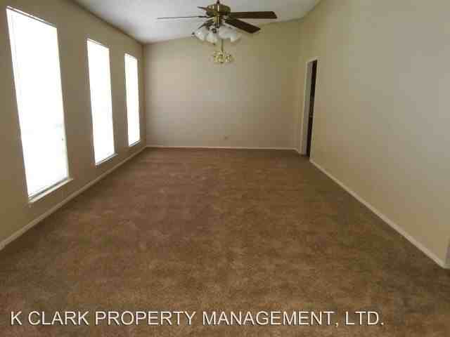 13026 Los Espanada St - Photo 3 of 46