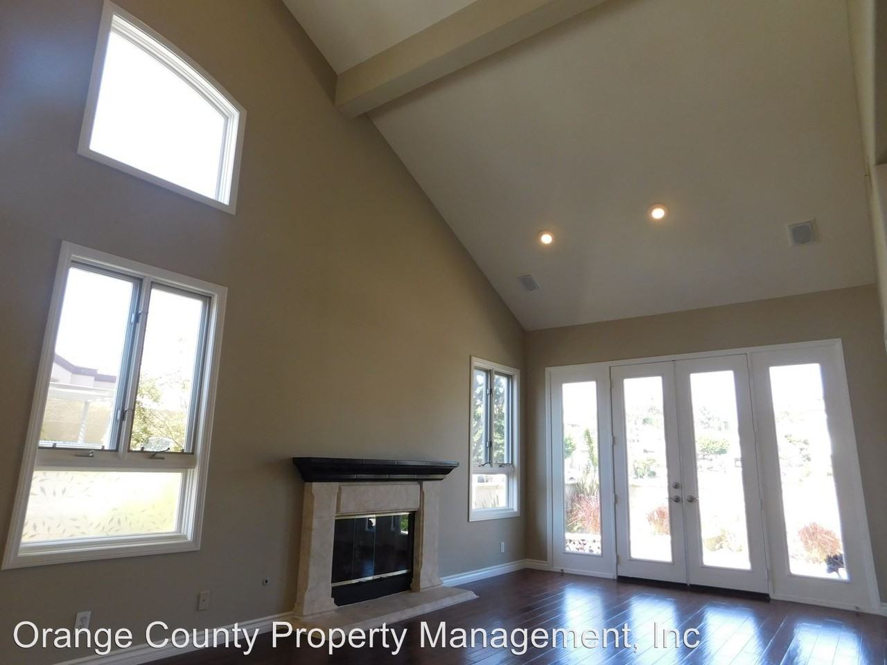 6452 Oakcrest Cir - Photo 3 of 35