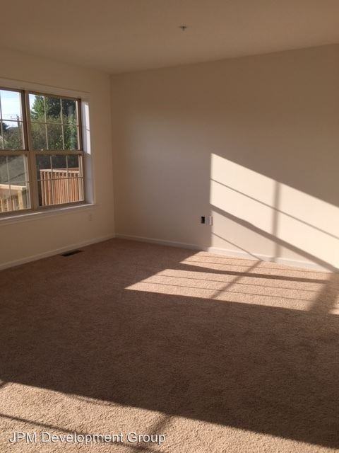 352 Alexandria Ct - Photo 3 of 15