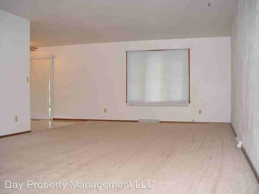 1000-1002 Miller Lane - Photo 2 of 12