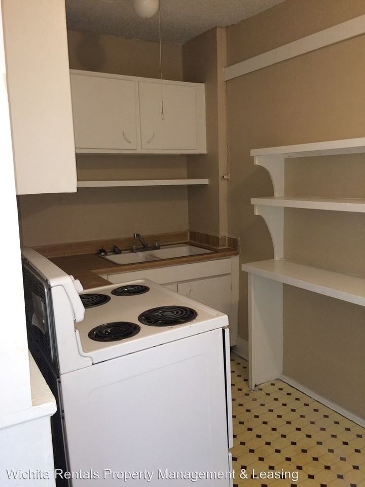 533/535 N. Topeka - Photo 2 of 5