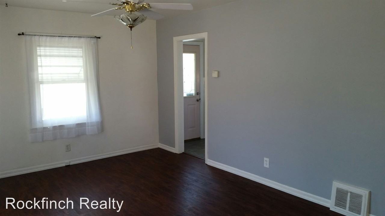 939 Canterbury St SW - Photo 2 of 7