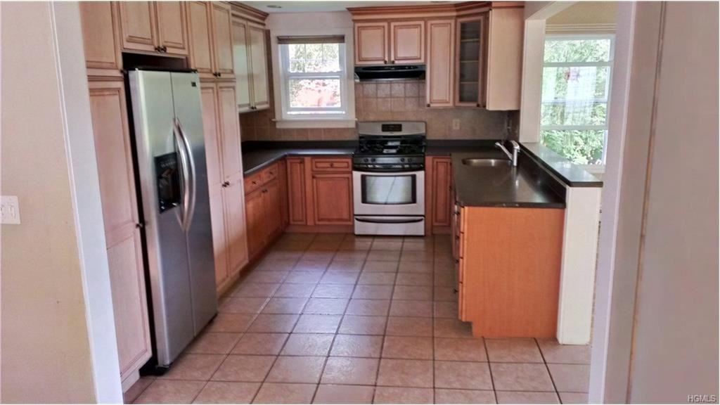 68 Cooledge Dr - Photo 3 of 9