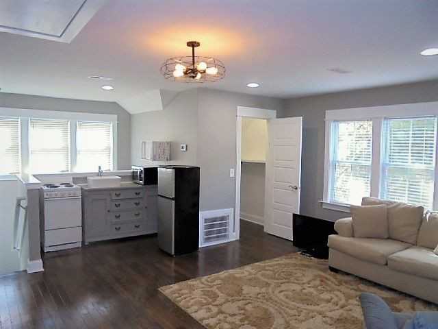 1060 Grandview Drive - Garage Apt - Photo 3 of 19