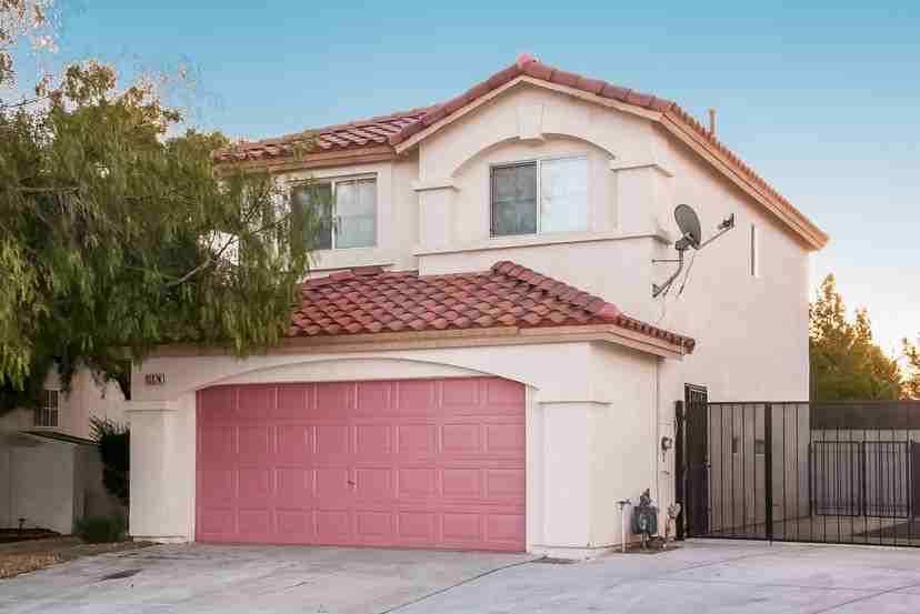 10074 S Hawthorne Grove St