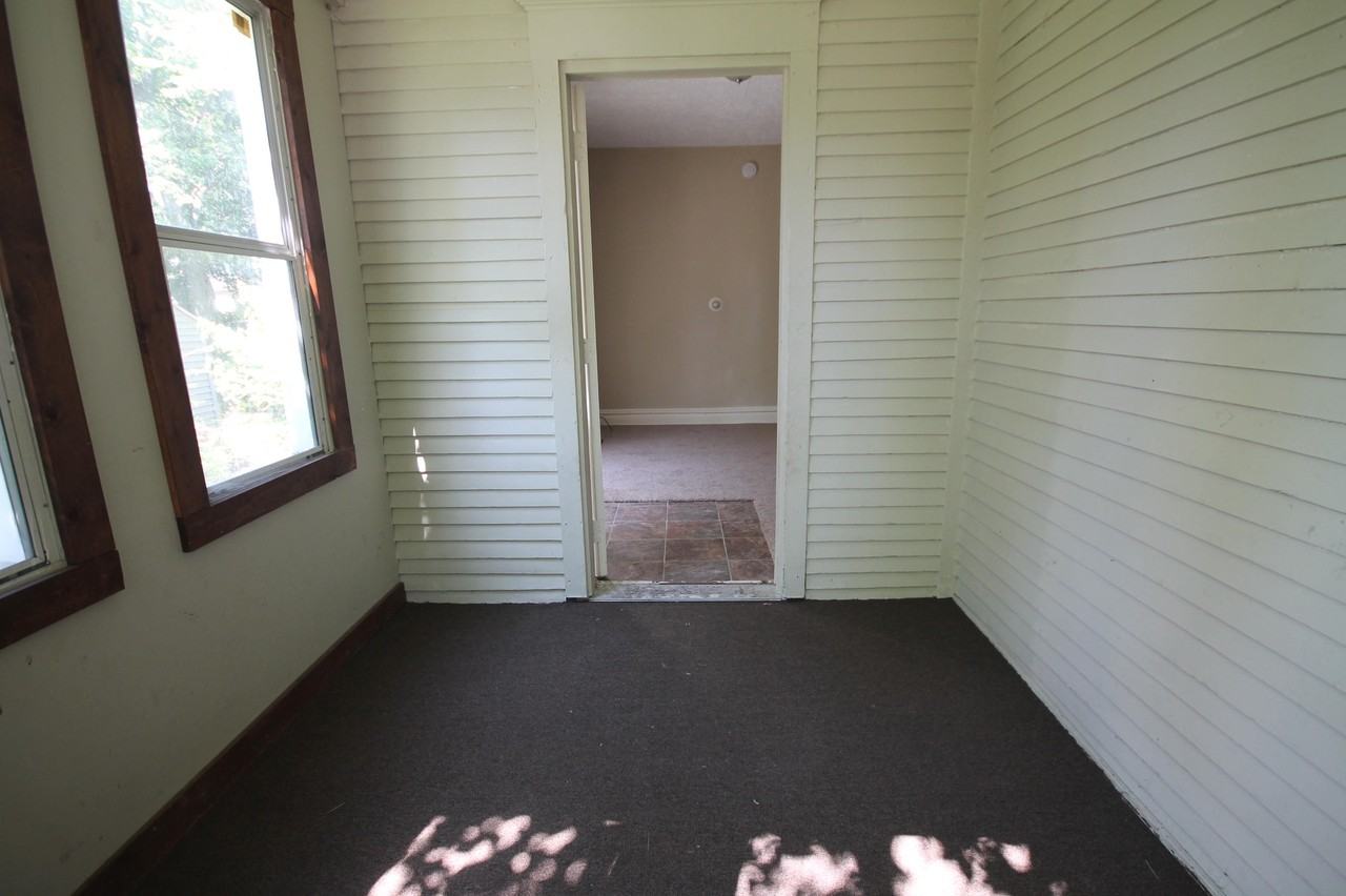 1019 Norwich Ave SW - Photo 2 of 21