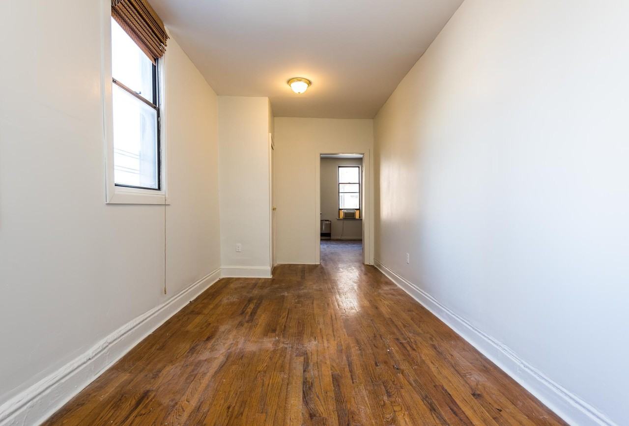 113 Graham Avenue #27WK