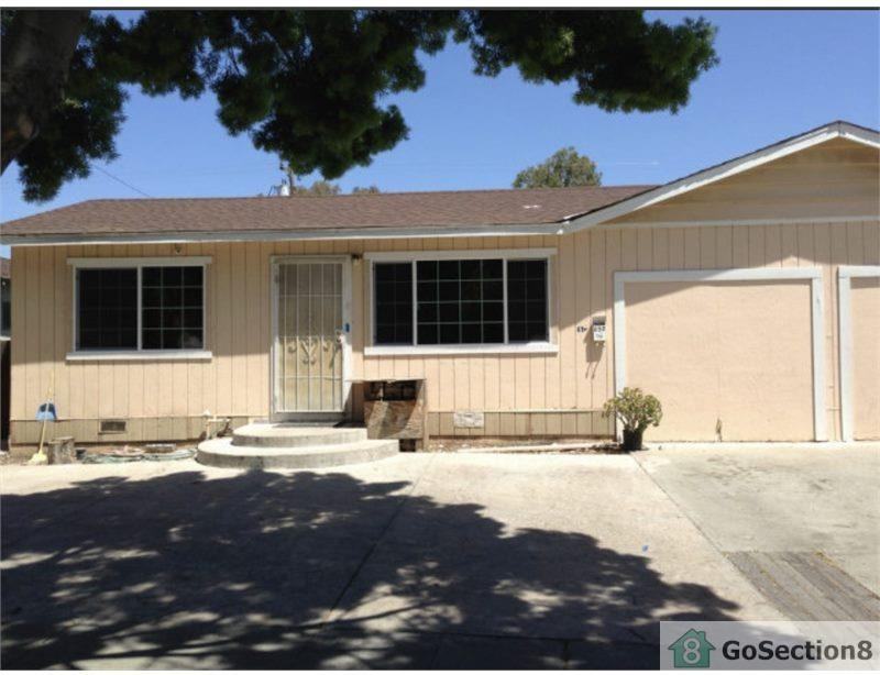 652 Sanders Ave - Photo 2 of 11