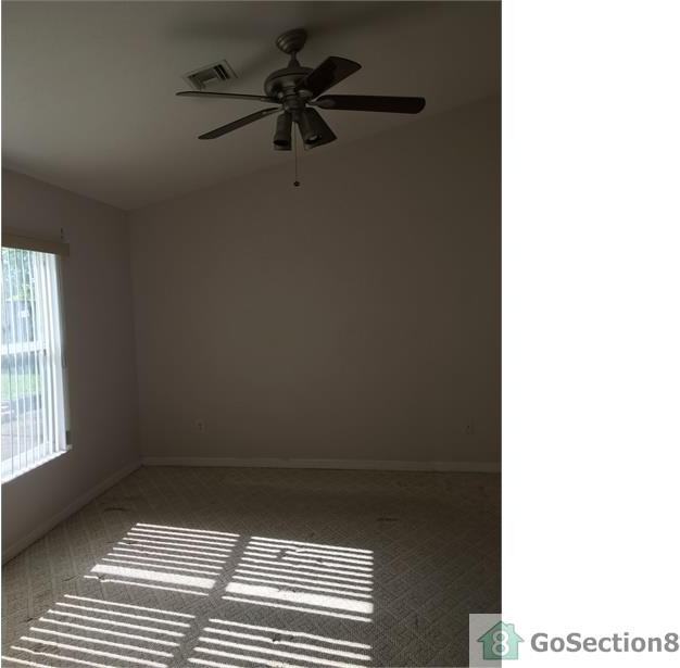 1049 Park Hill Dr - Photo 3 of 7