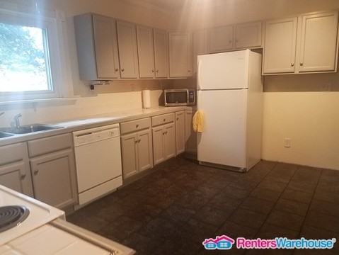 6168 Cedar St - Photo 3 of 15