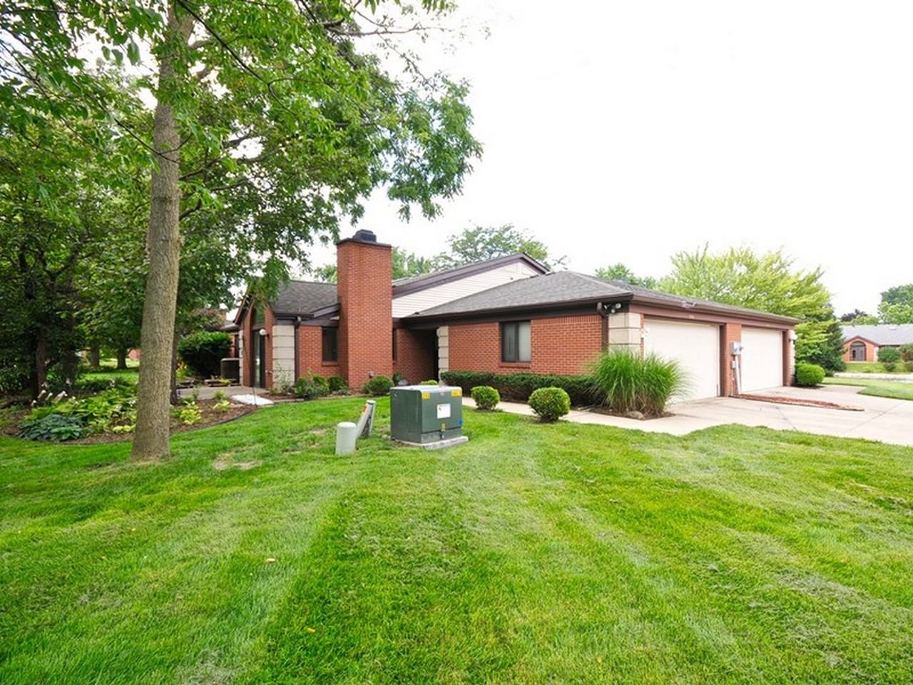 9350 Golden Leaf Way - Photo 2 of 17