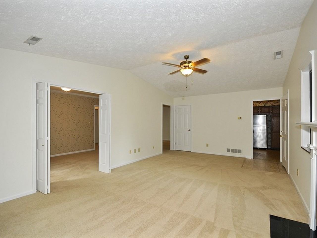 9350 Golden Leaf Way - Photo 3 of 17