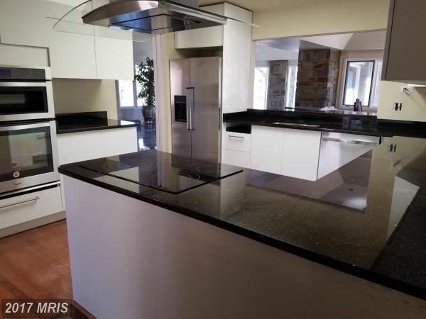 14811 Pettit Way - Photo 3 of 15