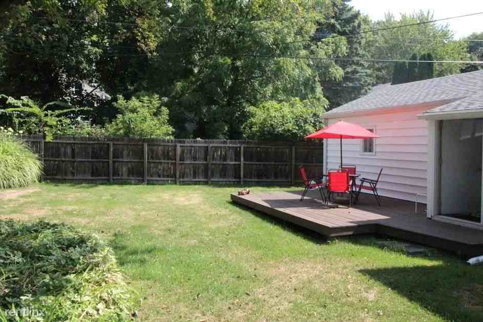 2213 Strathmore Rd - Photo 3 of 5