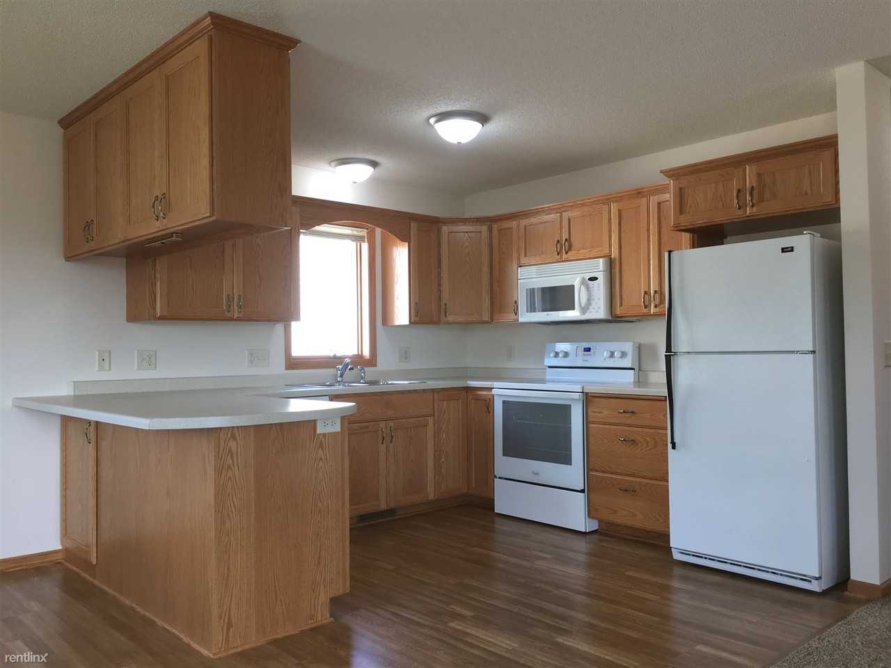 2123 Bunker Ln - Photo 2 of 13