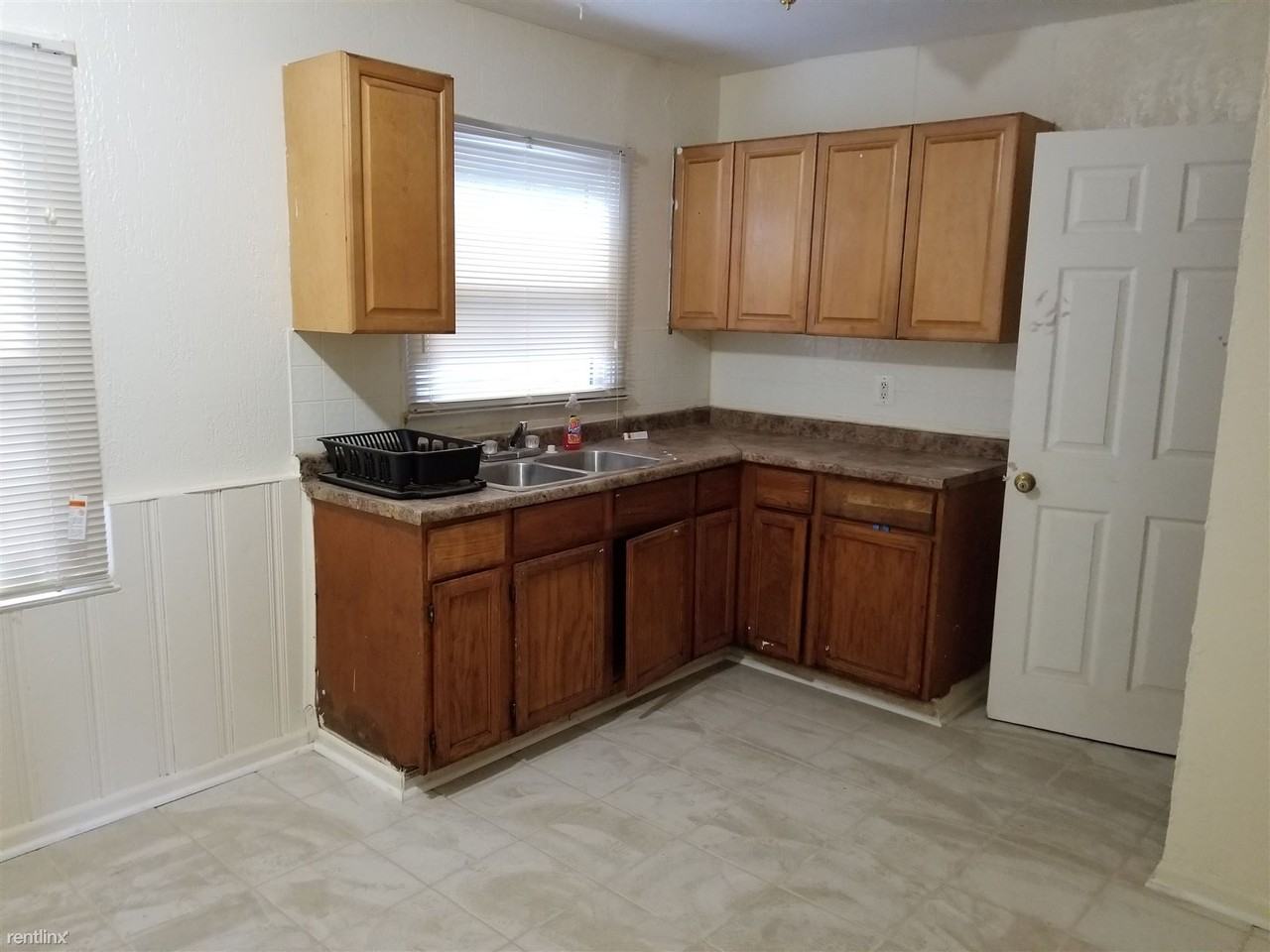 19490 Houghton St - Photo 2 of 10