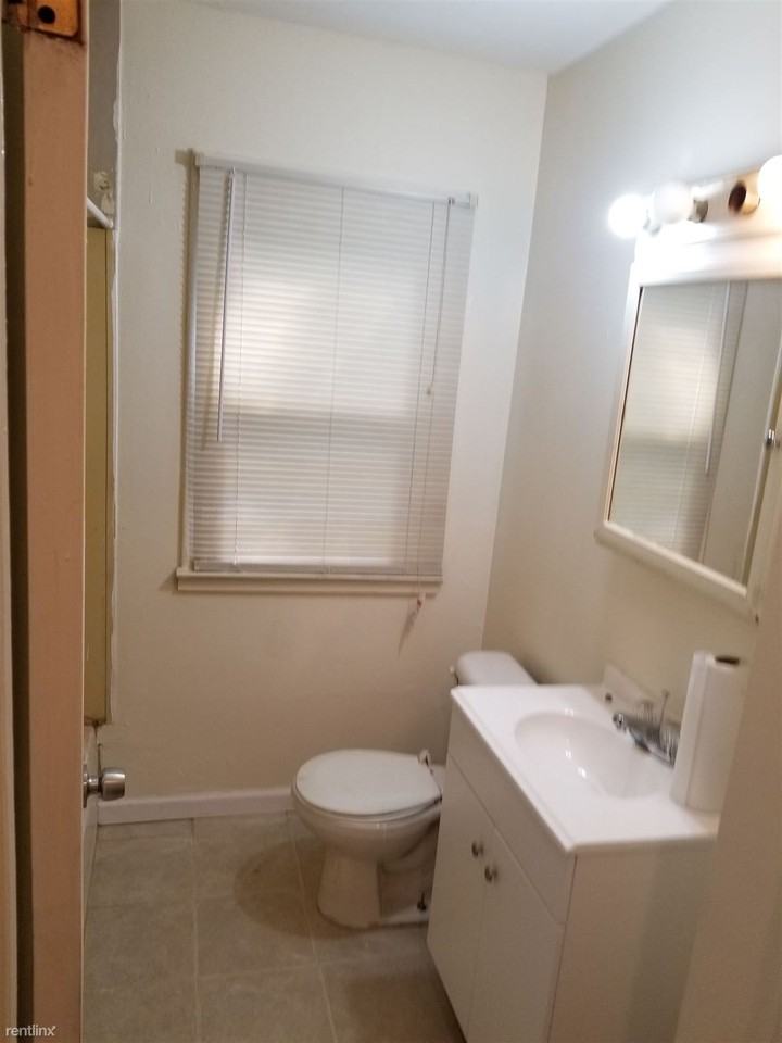 19490 Houghton St - Photo 3 of 10