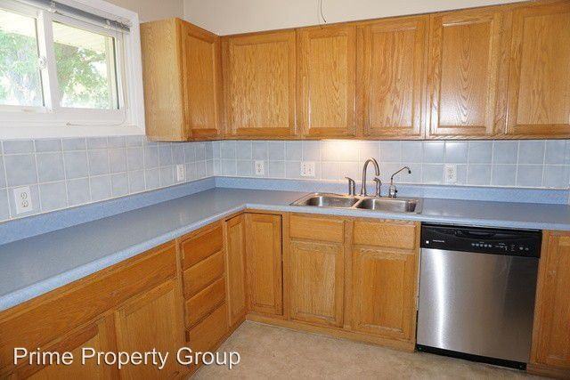1902 Cypress Dr - Photo 3 of 11
