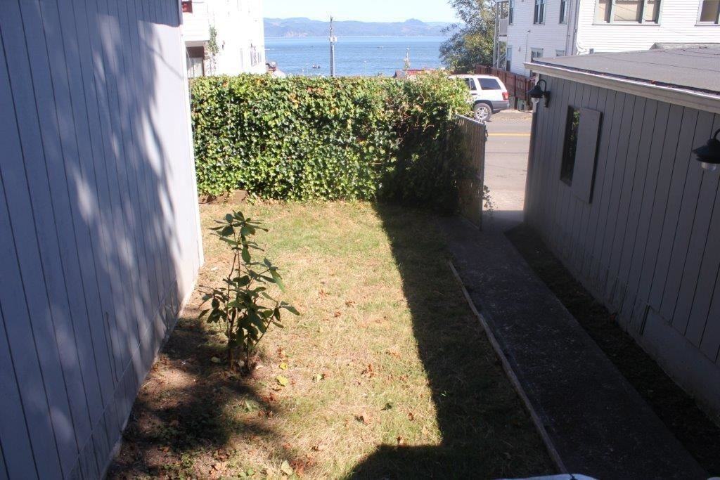 163 Bond St - Photo 3 of 18