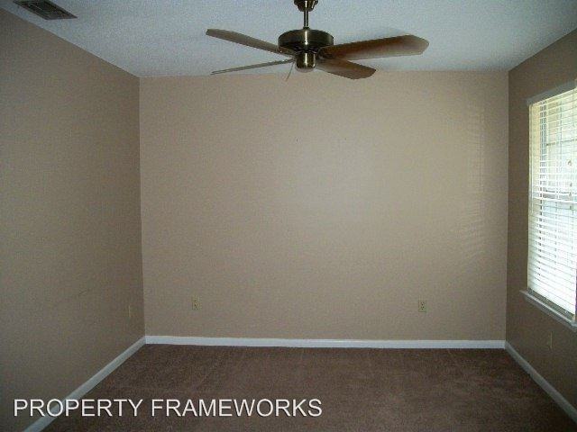 5720 Reinke Dr - Photo 3 of 16