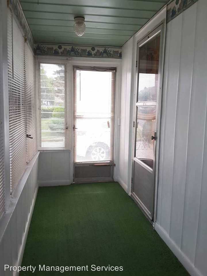 906 Bruce St - Photo 3 of 22