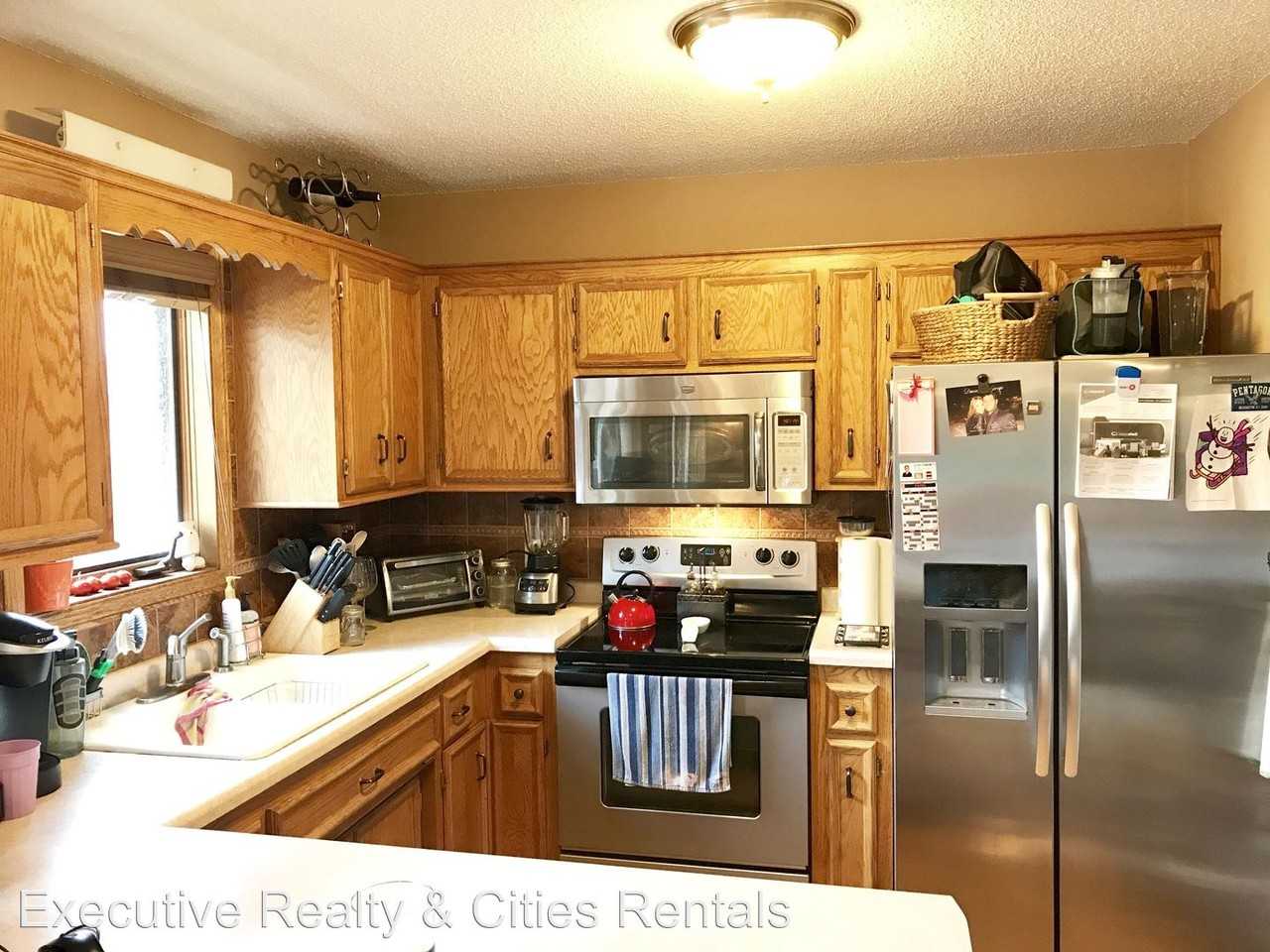 4385 Lexington Pointe Pkwy - Photo 2 of 16